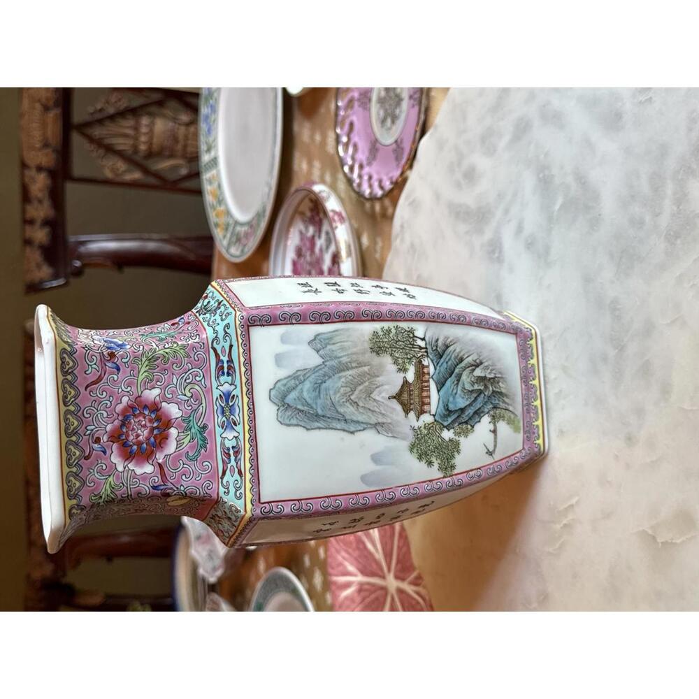 VTG 2 Famille Rose Vases Pink Porcelain Chinoiserie hand-painted in China - Picture 8 of 9